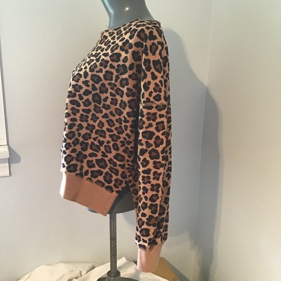 Poppy & Peonies Leopard Print Cropped Split Hem Sweatshirt - Picture 5 of 10